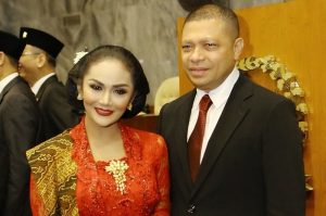 Suami Krisdayanti Mendadak Posting Tulisan soal Selingkuh, Ada Apa?