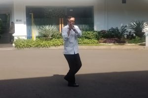 Pakai Kemeja Putih, Yasonna Laoly Tampak di Istana