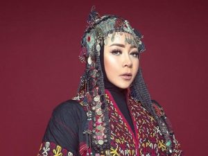 Gaya Busananya Dijadikan Bahan Olokan, Melly Goeslaw Ngamuk