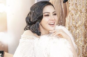 Akhirnya Buka Kolom Komentar, Syahrini Malah Ketahuan Jadi ‘Mahasiswa Abadi’