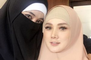 Penampilan Mulan Jameela & Umi Pipik Saat Olahraga Jadi Sorotan Sampai Bikin Netizen Berpikir Keras