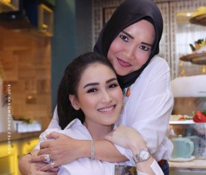 Foto Ayu Ting Ting di IG Umi Kalsum Dihina Murahan, Fans Murka