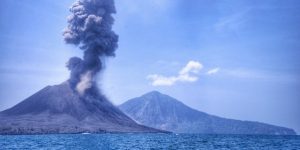 Gunung Anak Krakatau Kembali Erupsi, Ketinggian Abu Capai 2.000 Meter