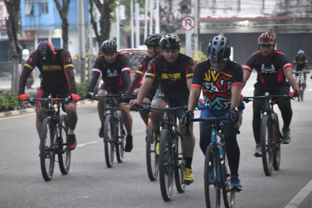 Dansat Brimob Ikuti Gowes Kamtibmas Perdana Bareng Kapolda Kaltim
