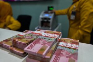 Sempat Dibuka Menguat, Rupiah Langsung Melemah ke Level Rp14.000/USD