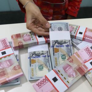 Rupiah Dibuka Menguat ke Rp13.852/USD