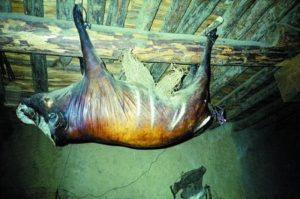 Daging Babi Digantung Selama 30 Tahun Harganya Capai Rp 2 Milyar, Inilah Makanan Ekstrem China