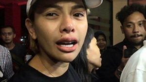 Dijemput Paksa Polisi Terkait Kasus Penganiayaan, Nikita Mirzani Tulis Pesan Menyentuh Untuk Kedua Putranya