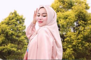 Minta Maaf Atas Kasus Narkoba, Gaya Cetar Medina Zein Tuai Cibiran