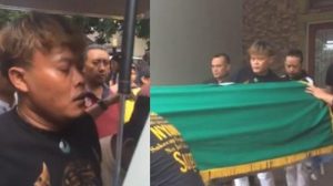 Sule Gotong Keranda Jenazah Sang Mantan Istri