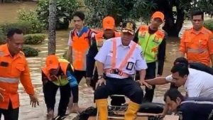 Viral Dirut KAI Naik Getek Berkursi saat Cek Banjir