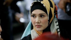 Pamer Foto Candid Ngantor di DPR, Mulan Jameela Malah Dituding Cuma Pura-Pura Kerja