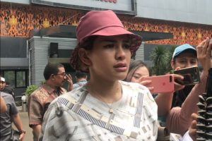 Nikita Mirzani Ngamuk ke Polisi Minta Bayinya Ikut Masuk ke Ruang Tahanan