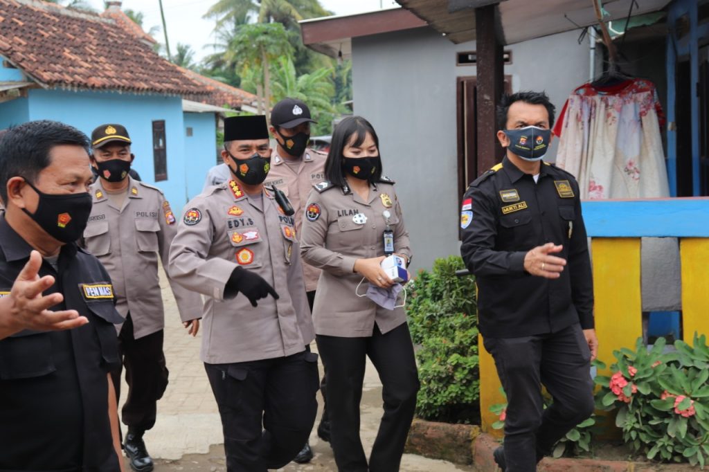 Peduli dan Empati Masyarakat Terdampak Covid-19, Jum’at Barokah, Polda Banten Bersama PIC Salurkan Sembako