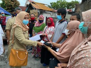 Korban Kebakaran di Rimbo Kaluang Dapat Bantuan dari Andre Rosiade