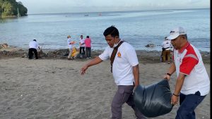 Bersih – Bersih Pantai Padang,Andre Perintahkan Pengurus DPD Sumbar