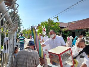 Antarkan Langsung Sembako Untuk Masyarakat,Andre Rosiade Rela Berpanas – panasan