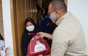 Di Alai Parak Kopi,Andre Rosiade Sebar Ratusan Sembako