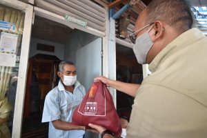 Berbagi Sembako dengan Warga Ganting Parak Gadang