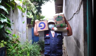 Jakarta Darurat Banjir, T.CARE Salurkan Bantuan di 15 Titik Terdampak