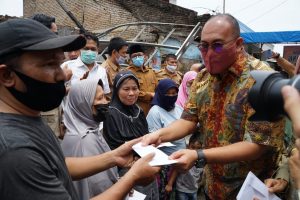 Andre Rosiade Bantu Korban Kebakaran di Jati Baru