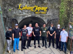 Destinasi Wisata Halal,Andre Rosiade Bersama Ahmad Muzani Masuki Lobang Jepang