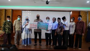 Andre Rosiade Bantu Peralatan Labor untuk Pontren Hamka Rp100 Juta