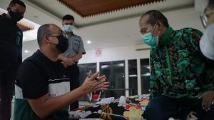 Andre Rosiade Pulangkan Pria yang Tidur di Trotoar Jakarta ke Padang