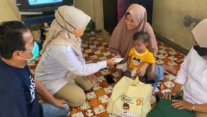 Andre Rosiade Bantu Balita Penderita Jantung Bocor di Lubeg Kota Padang