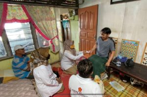 Andre Rosiade Bantu Lansia Terkena Stroke di Padang Sarai