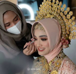 Beda dari yang Lain, MUA Asal Makassar Hadirkan Signature Make Up yang Simpel nan Elegan