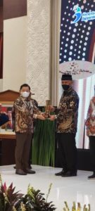 Gubernur Sumbar Terima Penghargaan Peringkat I PPD 2021 dari BAPPENAS