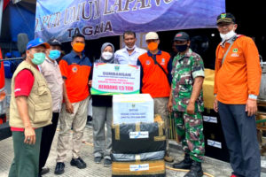 Kiriman 1,5 Ton Randang dari Sumbar Sampai di Posko Pengungsian Korban Gunung Semeru