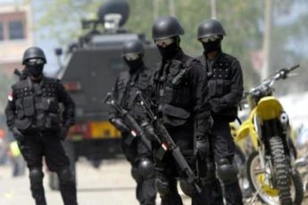 Densus 88 Amankan 10 Terduga Terorir di Dua Provinsi