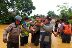 Dharmasraya Banjir, BPBD Kabupaten dan Kota Diinstruksikan Bantu Evakuasi Warga