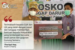 Peduli, OJK san IJK Serahkan Donasi Bencana Erupsi Gunung Semeru