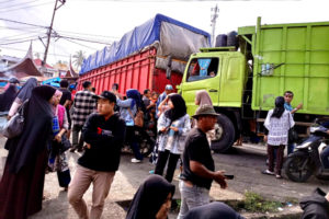Laka Beruntun, 7 Orang Luka-luka, 1 Warung Tanah Datar Porak-Poranda