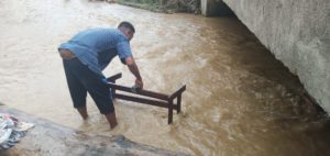 Korban Banjir Bandang Mulai Alami Kesulitan Air Bersih