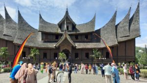 Kunjungan ke Istano Basa Pagaruyung Membludak, Sehari Capai 7 Ribu Orang
