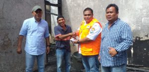 Verry Mulyadi Serahkan Donasi IOF untuk Korban Kebakaran