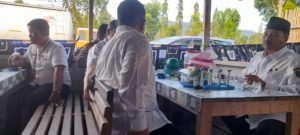 Bupati Pasaman Benny Utama Saat Sedang Berdinas, Mampir di Warung Kecil, Selalu Akrab dengan Masyarakat