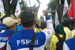 Puluhan Mahasiswa Sumbar Protes UU Cipta Kerja