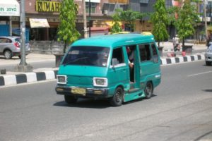 Sopir Angkot Asyik Makan Sampai Sebabkan Ke Macetan