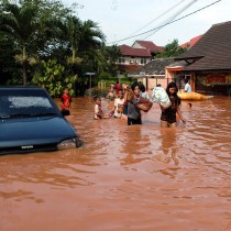 Banjir Landa Kota Balikpapan,Banyak Lansia Terjebak di Dalam Rumah
