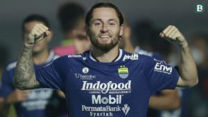 Pemain Gelandang Maung Isyaratkan Kemenangan  Kepada Lawan:PSM Makasar vs Persib Bandung