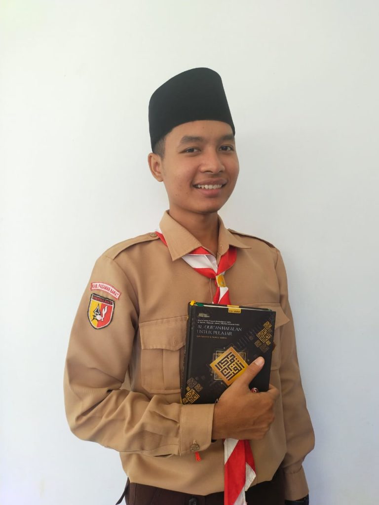 MasyaAllah, Santri SMA IT Darul Hikmah Pasbar Ahmad Dani berhasil Selesaikan Hafalan 30 Juz Al-Qur’an