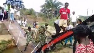 Baru Peresmian Jembatannya Langsung Ambruk