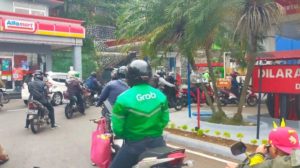 Sebagian Warga Kota Tangerang Malas Antre di SPBU,Lebih Memilih Isi Bensin di Eceran