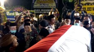 Sejumlah Tokoh Publik Turut Mengiringi Pemakan Sang Prof.Azyumardi Azra di TMP Kalibata