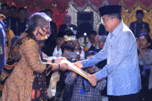 Arby Samah, Pematung Abstrak Pertama Indonesia Raih Anugerah Kebudayaan Sumbar 2022